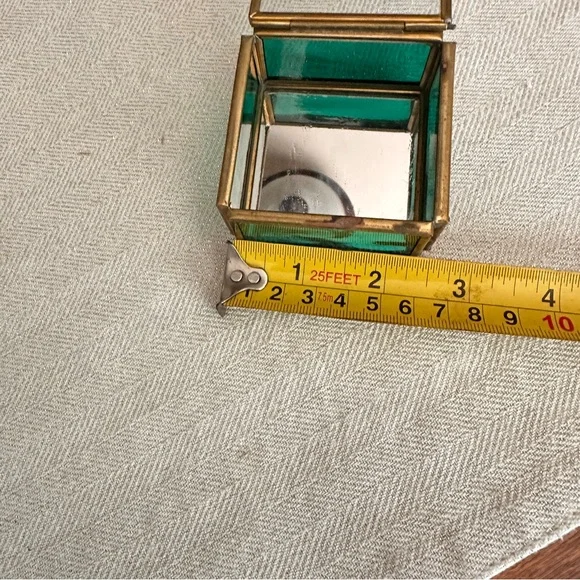 Elegant Green Glass and Gold Accent Box - Picture 4 of 9